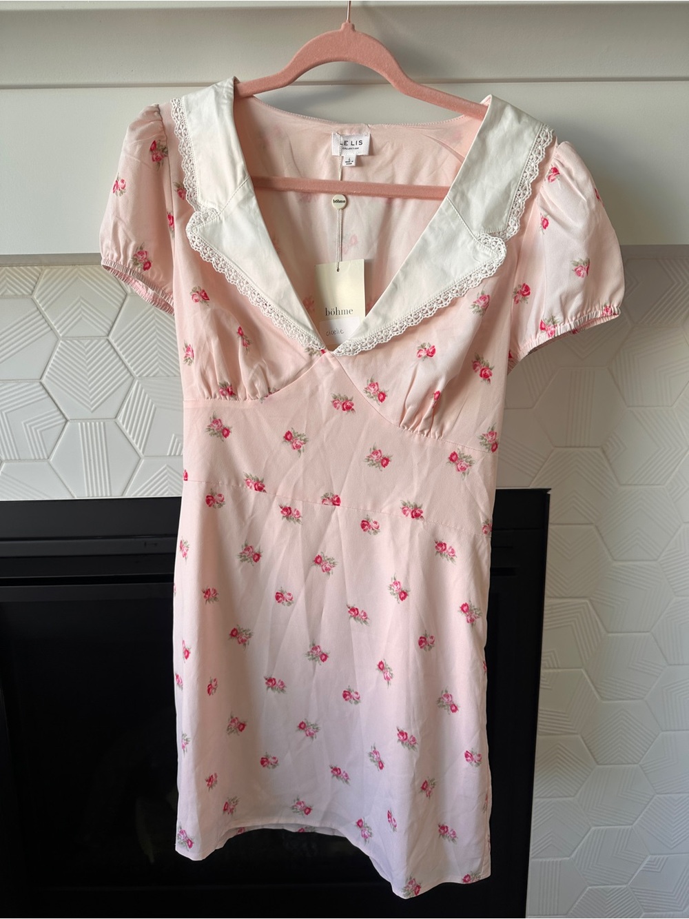 Le Lis Pink Floral Lace-Trim dress